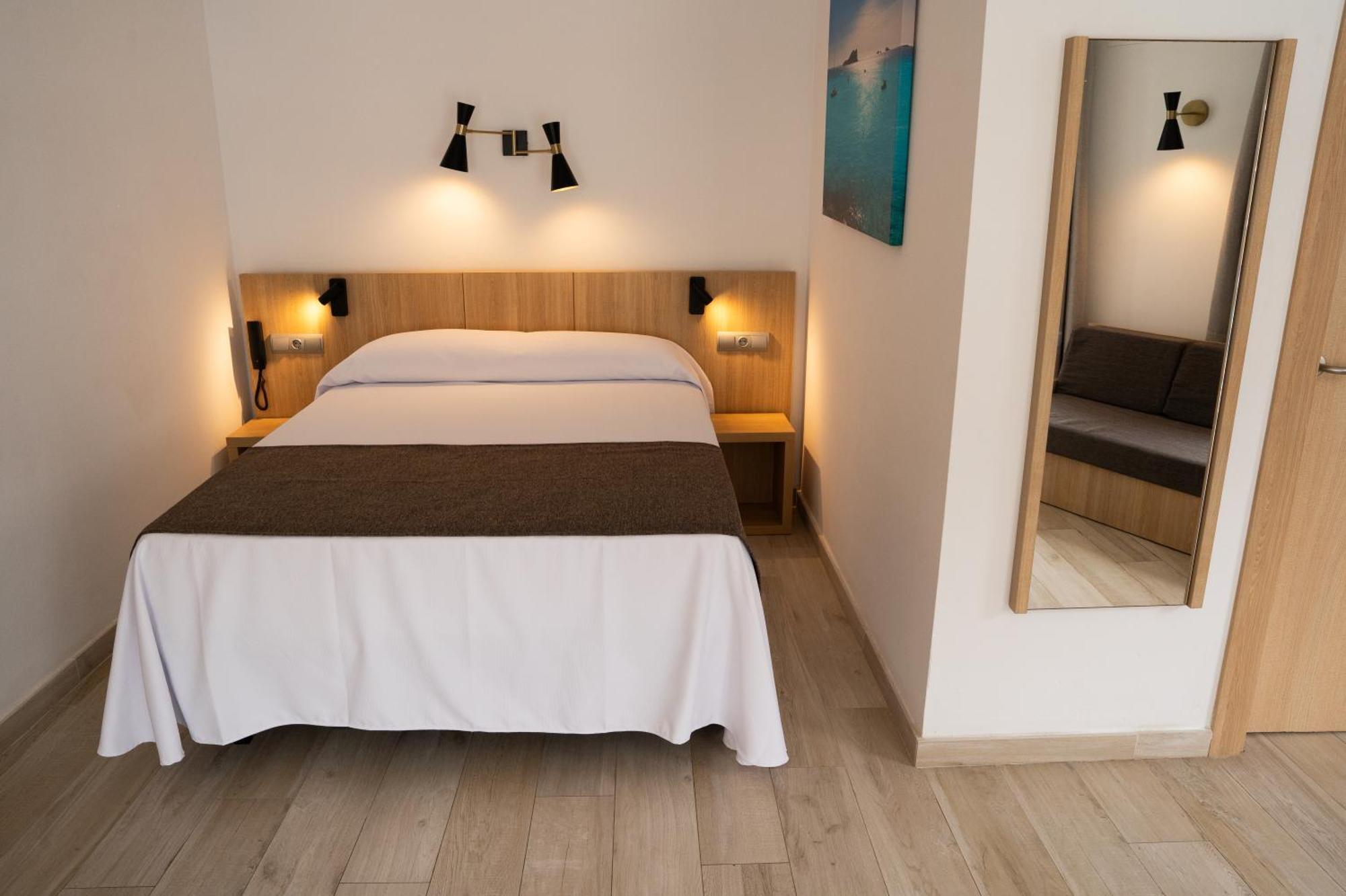 Sant Antoni de Portmany Sunside Ibiza Studios - Only Adults- Formerly Known As Central Park מראה חיצוני תמונה